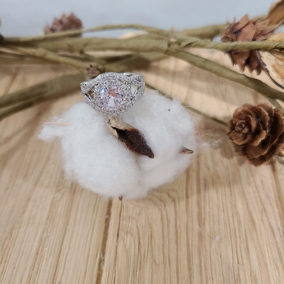 🤍🤍NEW🤍🤍BREATHTAKING!! WOW FACTOR!! CZ Silver Plated Ring🤍🤍 - Picture 7 of 16